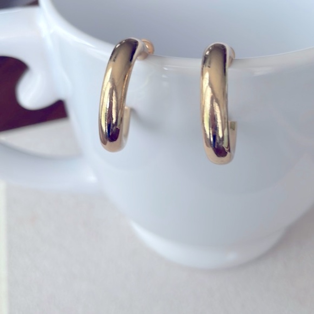 Small thick open hoop - Picture 2 of 5